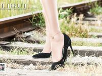 pretty lady dirty feet 48