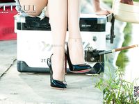 pretty lady dirty feet 52