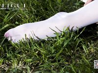 pretty lady dirty feet 55