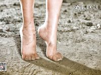 pretty lady dirty feet 58