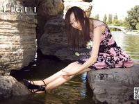 pretty lady dirty feet 75