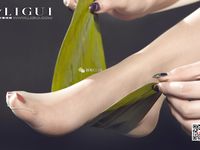 pretty lady dirty feet 80