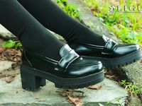 pretty lady dirty feet 85