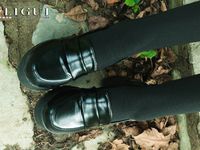 pretty lady dirty feet 85