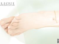 pretty lady dirty feet 122