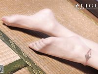 pretty lady dirty feet 127