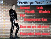 Plastikschlampe Volker G. outdoor in Plastik, Lack und PVC