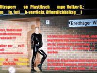 Plastikschlampe Volker G. outdoor in Plastik, Lack und PVC