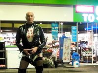 Plastikschlampe Volker G. outdoor in Plastik, Lack und PVC