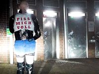 Plastikschlampe Volker G. - Piss mich voll !!!