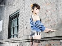 pretty lady dirty feet 138