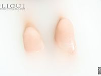 pretty lady dirty feet 143