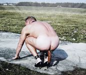 middleold Pervert Outdoor sweating in Pumps!