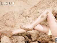 pretty lady dirty feet 153