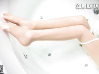 pretty lady dirty feet 158