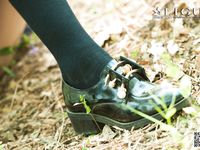 pretty lady dirty feet 164