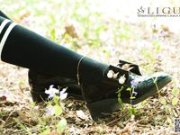 pretty lady dirty feet 164