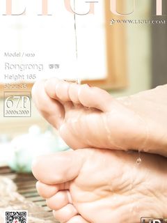 pretty lady dirty feet 184