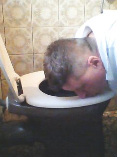 Gay Toilet licker