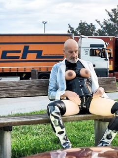 Plastikschlampe Volker G. an der A20