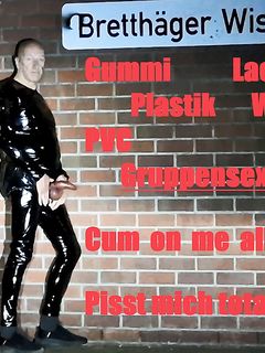 Plastikschlampe Volker G. outdoor in Plastik, Lack und PVC