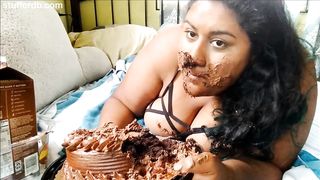 Indian BBW devours cake