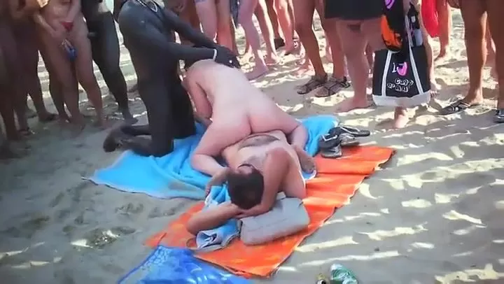 Hardcore interracial orgy at the beach