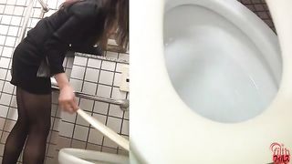 Watch this kinky slut get off with piss and scat in solo play