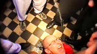 Experiment Ausgeliefert Sein 18 - Gemeinschaftserziehung