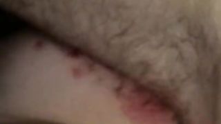 Spritze in ihr Poloch