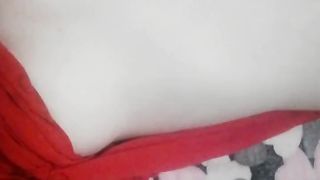 Настя Криворенко (Жданова) ласкает себя на кровати 1