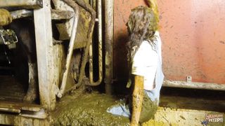 Maria Anjel Orgasm In The Milking Room