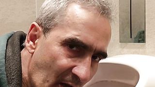 The loser faggot Oleg Yakuba  licking urinals.
