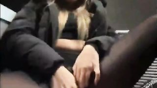 Teenie masturbate and big squirt