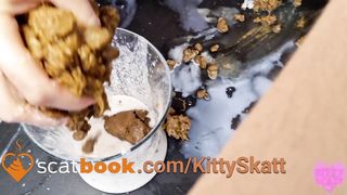 Messy Kitty Skatt play!