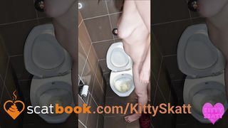 Kitty Skatt flushing toilet