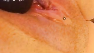 Amateur drills her pussy literally