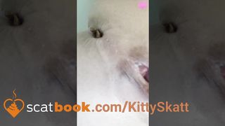Kitty Skatt shits
