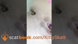 Kitty Skatt shits