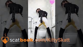 Kitty Skatt white pants diarrhea