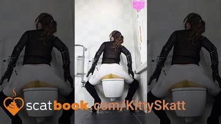Kitty Skatt diarrhea pants