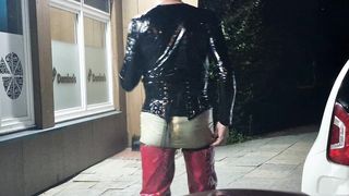 Plastikschlampe in Lack und Latex outdoor in Hamburg 1