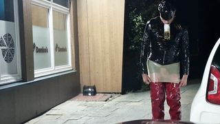 Plastikschlampe in Lack und Latex outdoor in Hamburg 1