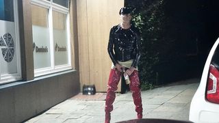 Plastikschlampe in Lack und Latex outdoor in Hamburg 1