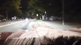 Plastikschlampe führt Pisswindel vor