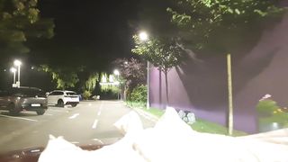 Plastikschlampe führt Pisswindel vor