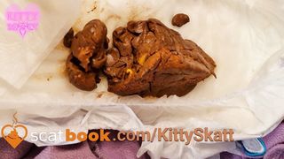 Kitty Skatt diaper full of shit!
