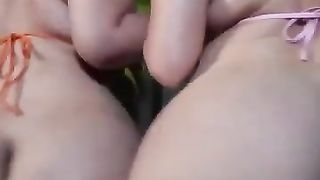 Thick Redbone with a thick ass claps her ass while showing off her clapping skills