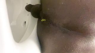 Freaky bbc black guy fills toilet