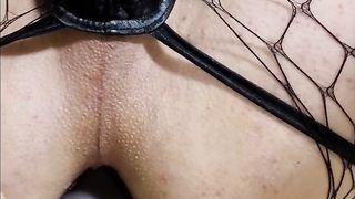 Pornoschlampe wird hart gefisted offene Pussy Close up Fußfisting